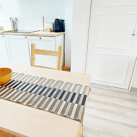Caroline'S Apartment Вила до Биспо Екстериор снимка