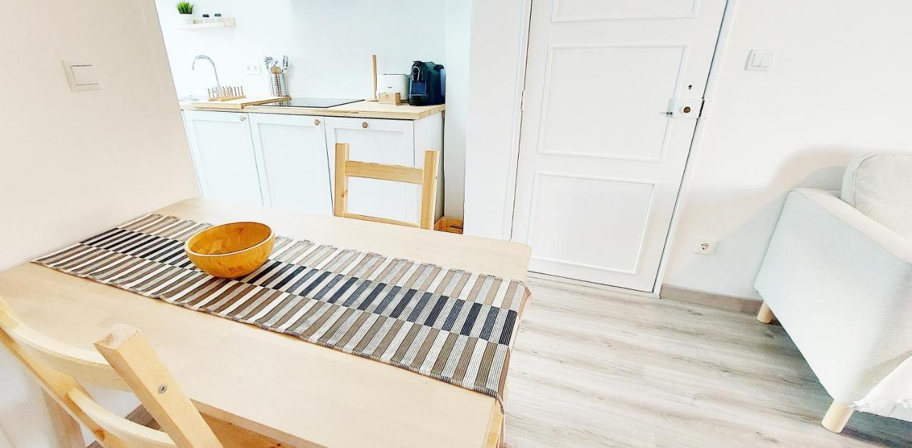 Caroline'S Apartment Вила до Биспо Екстериор снимка