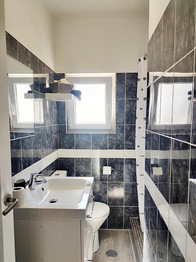 Caroline'S Apartment Вила до Биспо Екстериор снимка
